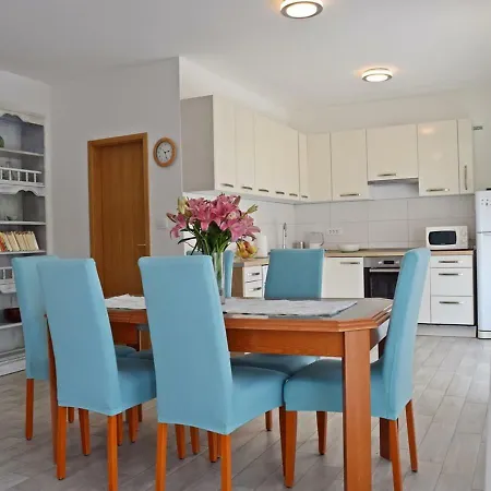 Apartment Katarina With Swimming Pool Stobrec