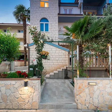 Apartment Katarina With Swimming Pool Stobrec