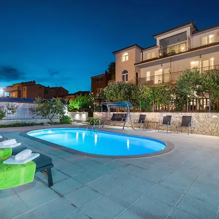 Katarina With Swimming Pool Apartment *