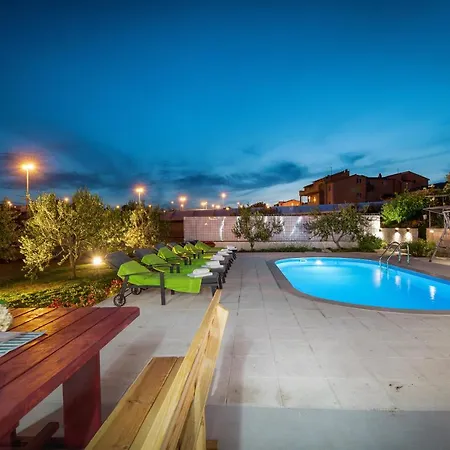 Apartment Katarina With Swimming Pool