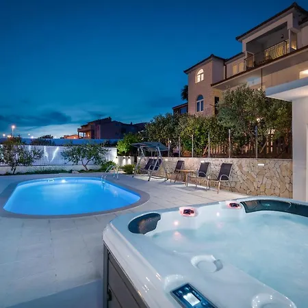 Katarina With Swimming Pool Apartment *