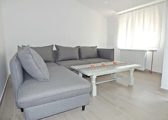 Katarina With Swimming Pool Apartment Stobreč