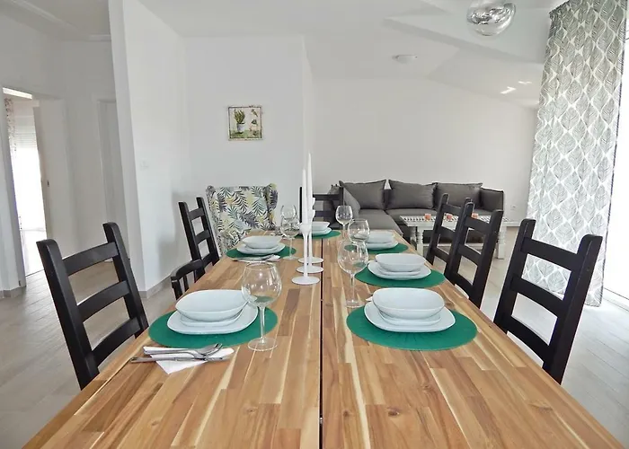 Katarina With Swimming Pool *