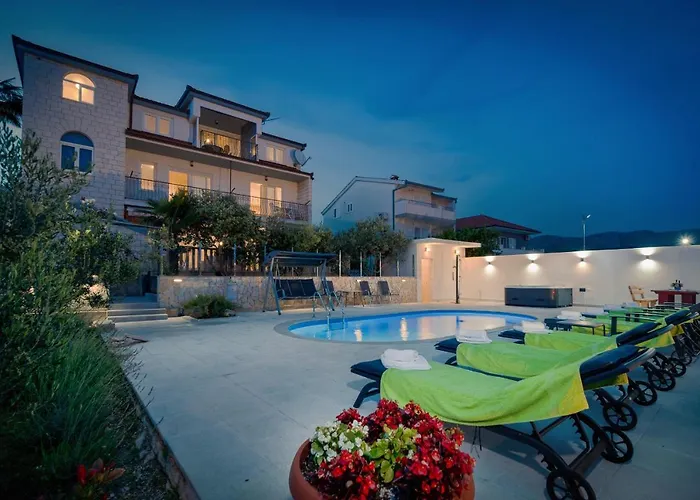 Katarina With Swimming Pool Apartment Stobreč